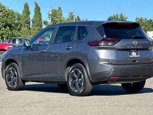 Used 2025 Nissan Rogue SV AWD/4WD image 6