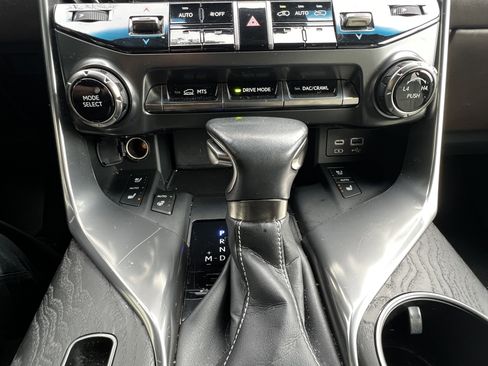 Used 2022 Lexus LX 600 4WD w/ Accessory Package (Z1) image 28