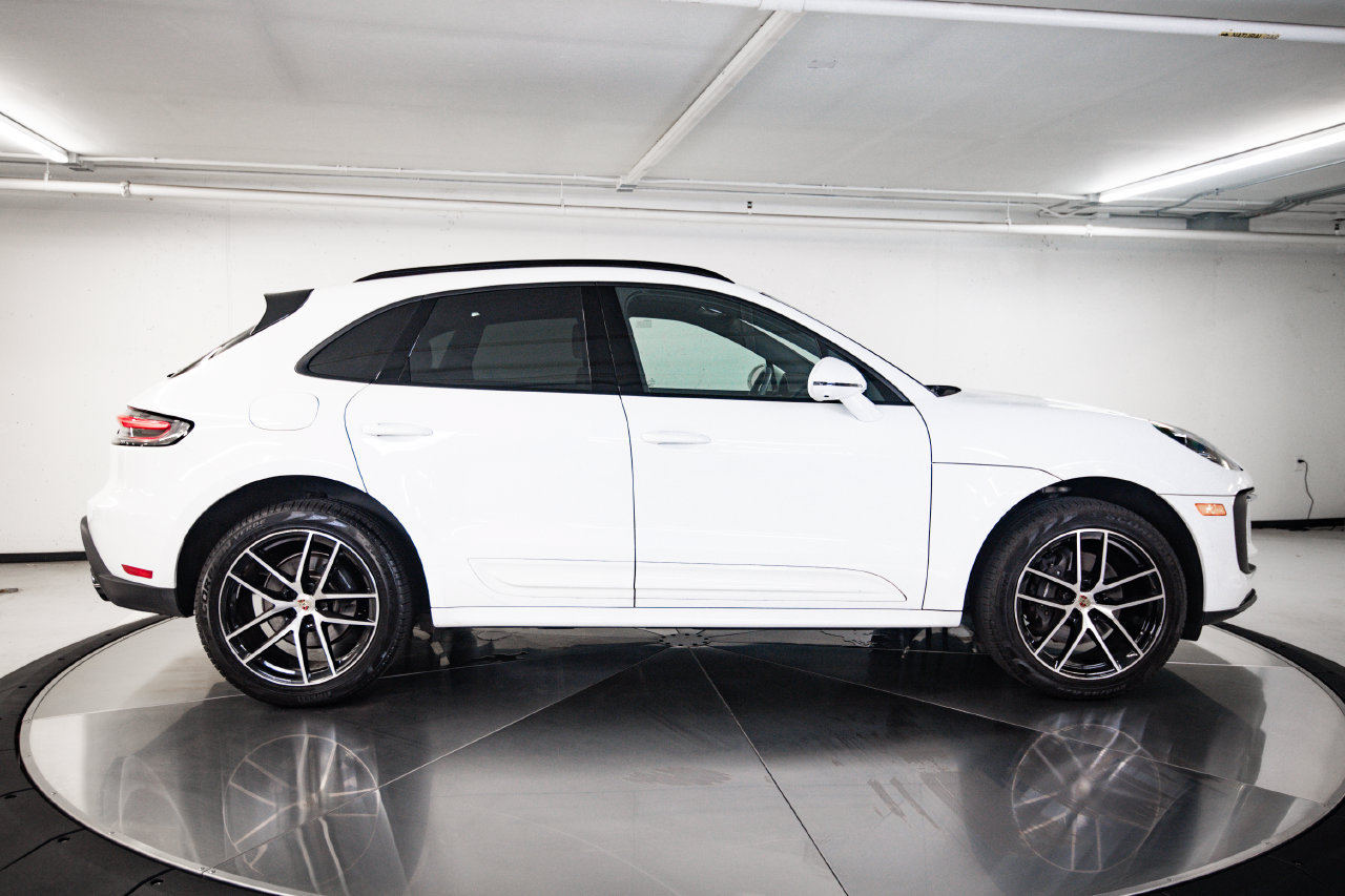 Certified 2024 Porsche Macan AWD/4WD image 8
