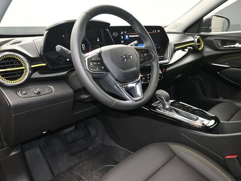 Used 2026 Chevrolet Trax ACTIV w/ Sunroof Package FWD image 8