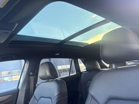 Used 2024 Volkswagen Atlas Cross Sport SE image 19