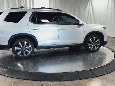 Used 2023 Honda Pilot Touring image 9