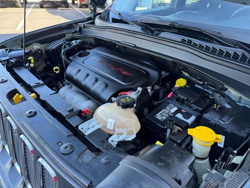 Used 2017 Jeep Renegade Sport w/ Power & Air Group image 22