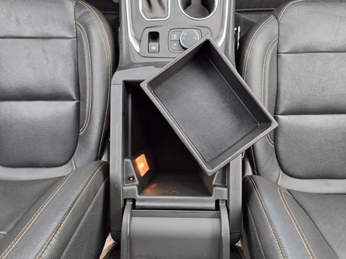 Used 2021 Chevrolet Traverse Premier FWD image 42
