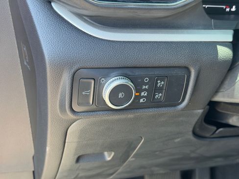 Used 2022 Ford Explorer XLT w/ Equipment Group 202A AWD/4WD image 12