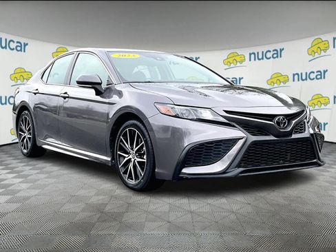 Used 2023 Toyota Camry SE image 1