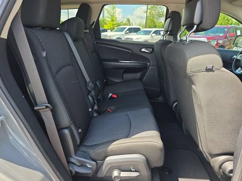 Used 2019 Dodge Journey SE w/ Connectivity Group FWD image 15