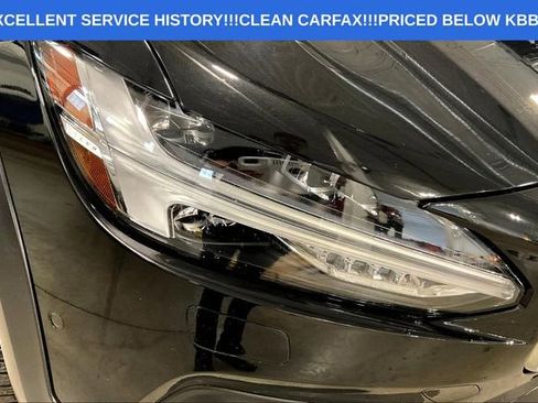 Used 2022 Volvo V90 B6 Cross Country image 28