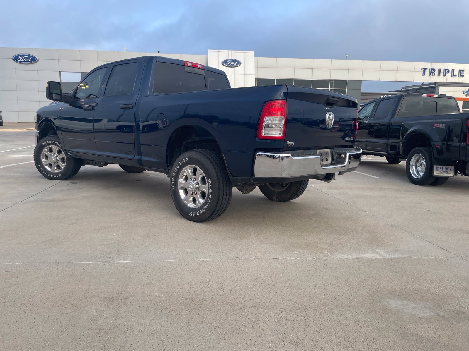 Used 2024 RAM 2500 Tradesman w/ Chrome Appearance Group AWD/4WD image 4