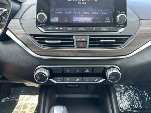 Used 2025 Nissan Altima 2.5 SV image 14