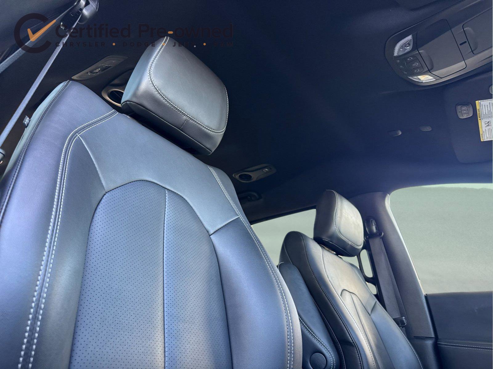 Certified 2025 Chrysler Pacifica Select FWD image 19