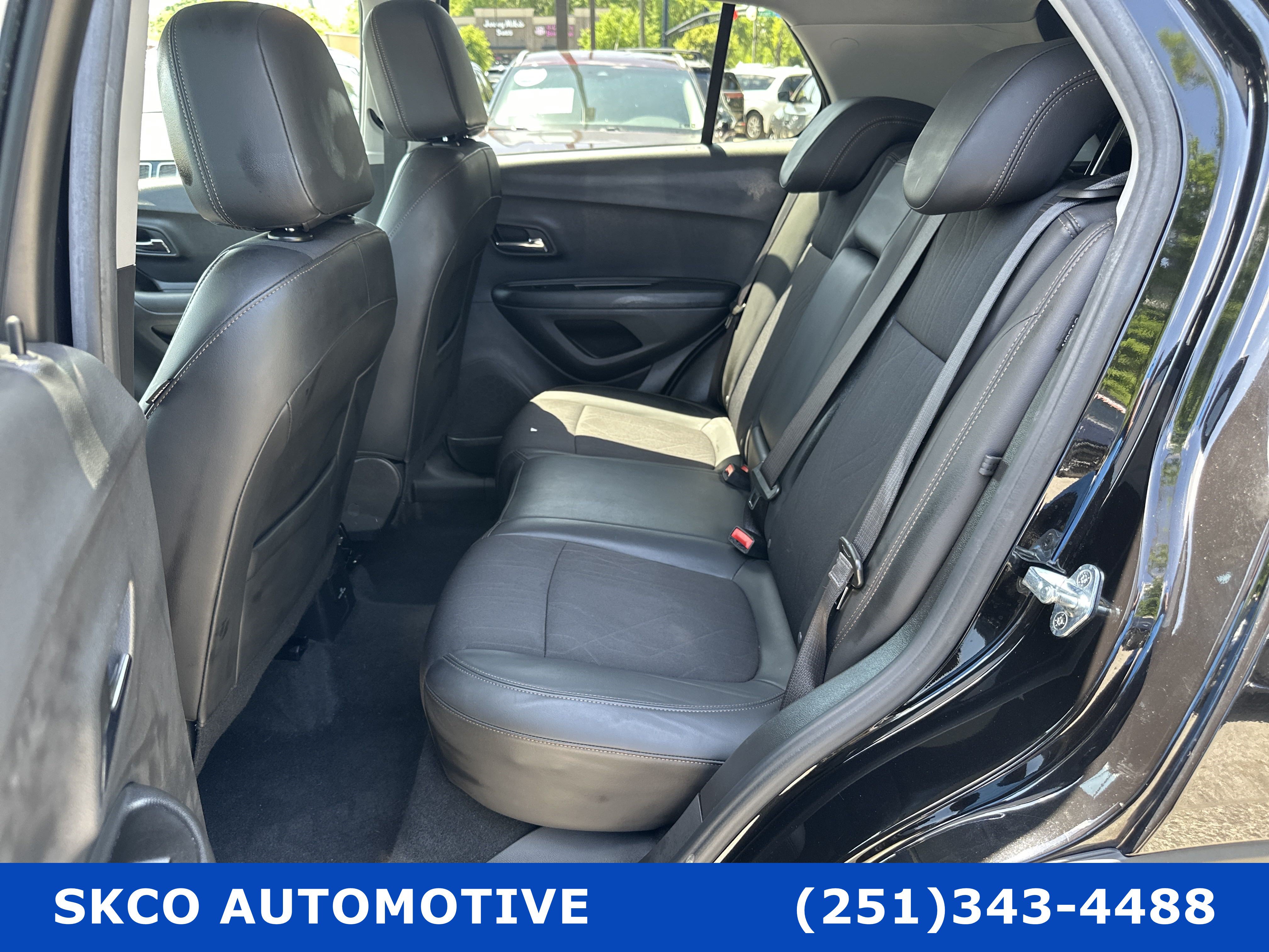 Used 2022 Chevrolet Trax LT w/ LT Convenience Package FWD image 14