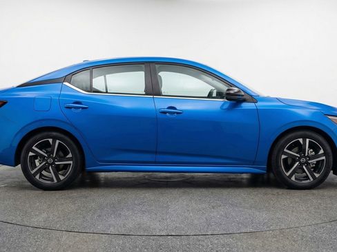 Used 2025 Nissan Sentra SV image 11