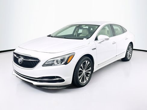 Used 2018 Buick LaCrosse Essence FWD image 3