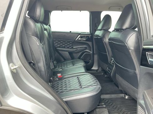 Used 2023 Mitsubishi Outlander SEL FWD image 23