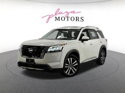 Used 2023 Nissan Pathfinder Platinum
