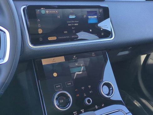 Used 2022 Land Rover Range Rover Velar R-Dynamic S image 31