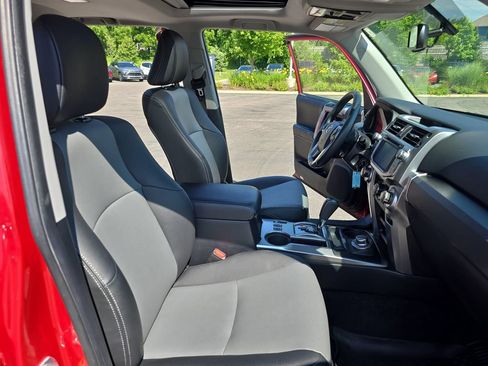 Certified 2019 Toyota 4Runner SR5 Premium AWD/4WD image 13