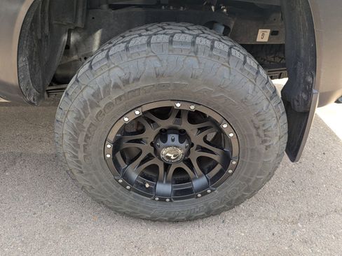 Used 2021 Toyota Tacoma TRD Off-Road w/ Technology Package AWD/4WD image 7