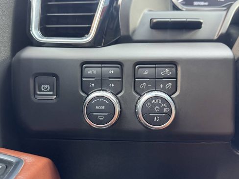 Used 2024 GMC Sierra 3500 Denali Ultimate AWD/4WD image 28