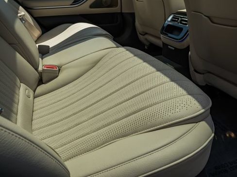 Certified 2023 Mercedes-Benz S 500 4MATIC image 32