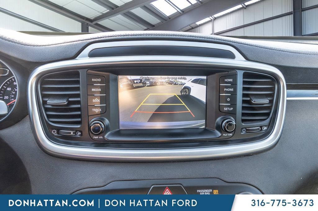 Used 2019 Kia Sorento FWD V6 image 9