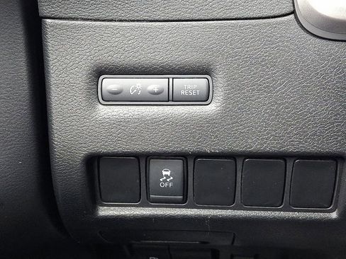 Used 2018 Nissan Murano SV AWD/4WD image 24