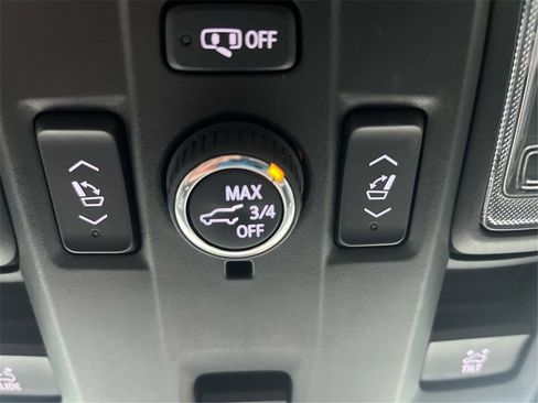 Used 2021 GMC Yukon XL SLT w/ SLT Premium Package image 39