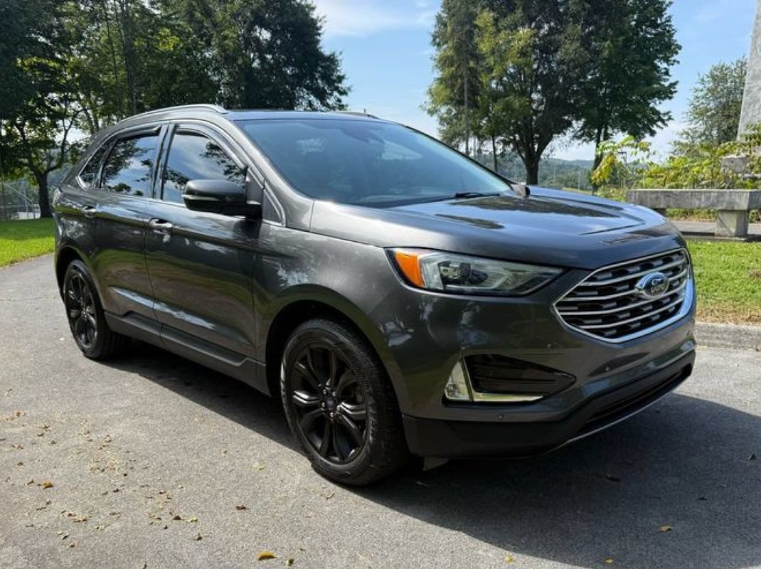 Used 2020 Ford Edge Titanium FWD image 3