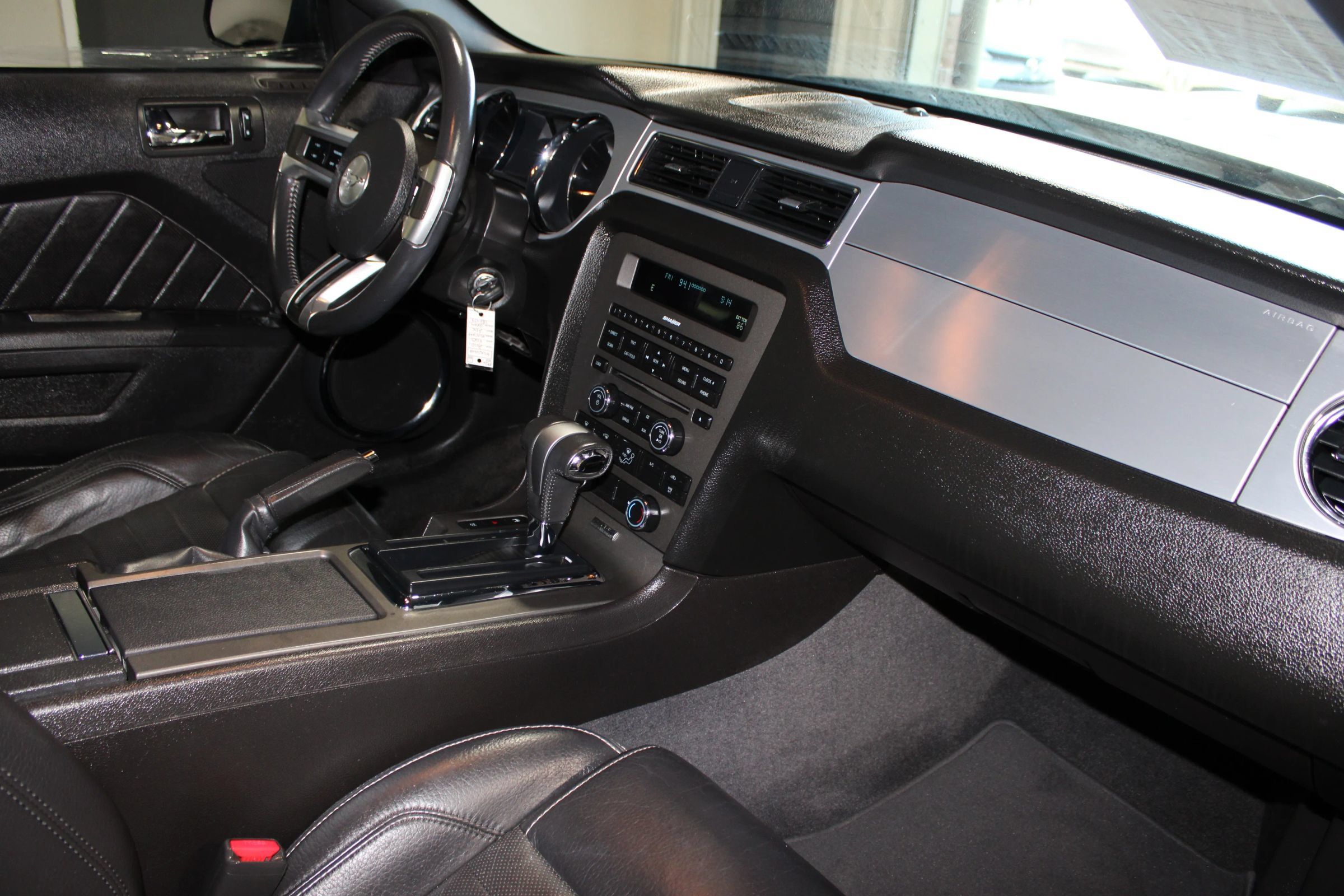 Used 2010 Ford Mustang Coupe RWD image 25