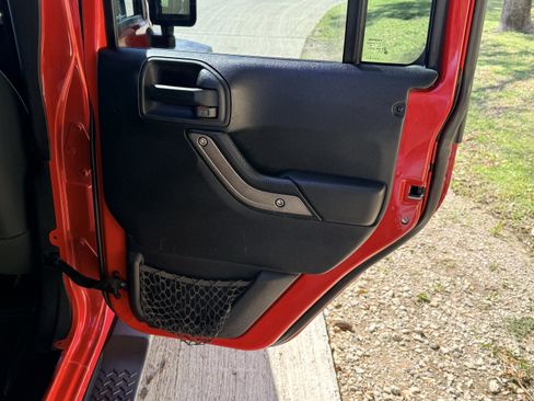 Used 2012 Jeep Wrangler Unlimited Sport image 23