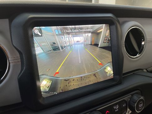 Used 2023 Jeep Gladiator Overland AWD/4WD image 27