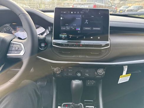 New 2026 Jeep Compass Latitude image 22