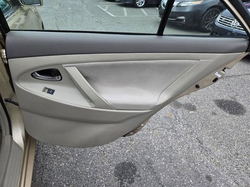 Used 2010 Toyota Camry LE image 33