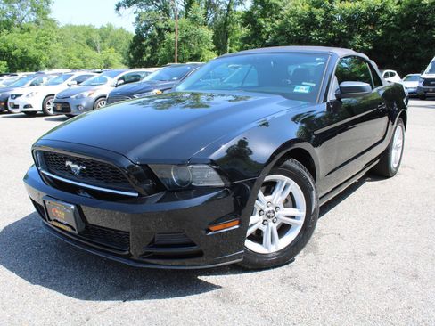 Used 2014 Ford Mustang Convertible RWD image 1