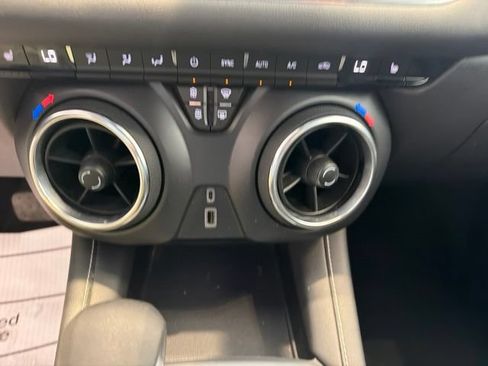 Used 2025 Chevrolet Blazer LT AWD/4WD image 18