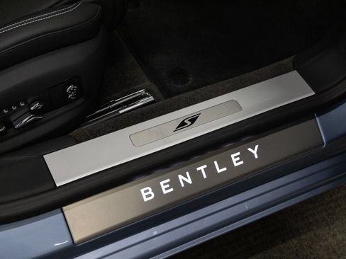 Used 2024 Bentley Flying Spur Plug-In Hybrid AWD/4WD image 21