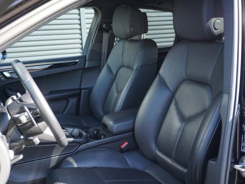 Certified 2024 Porsche Macan 4DR AWD image 4