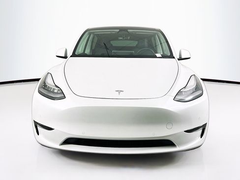 Used 2022 Tesla Model Y Long Range AWD/4WD image 2