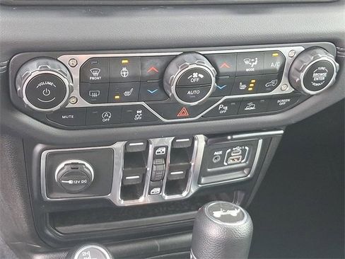 Used 2024 Jeep Wrangler Sahara w/ Safety Group image 15