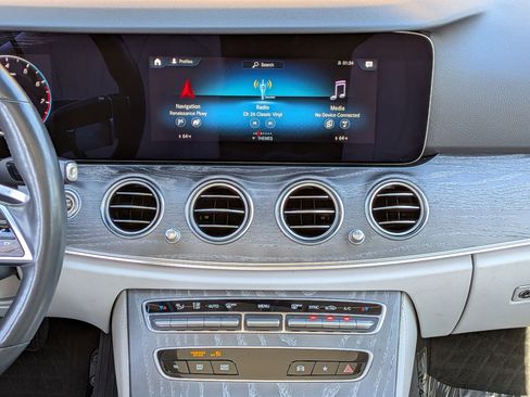 Used 2022 Mercedes-Benz E 350 4MATIC Sedan image 32