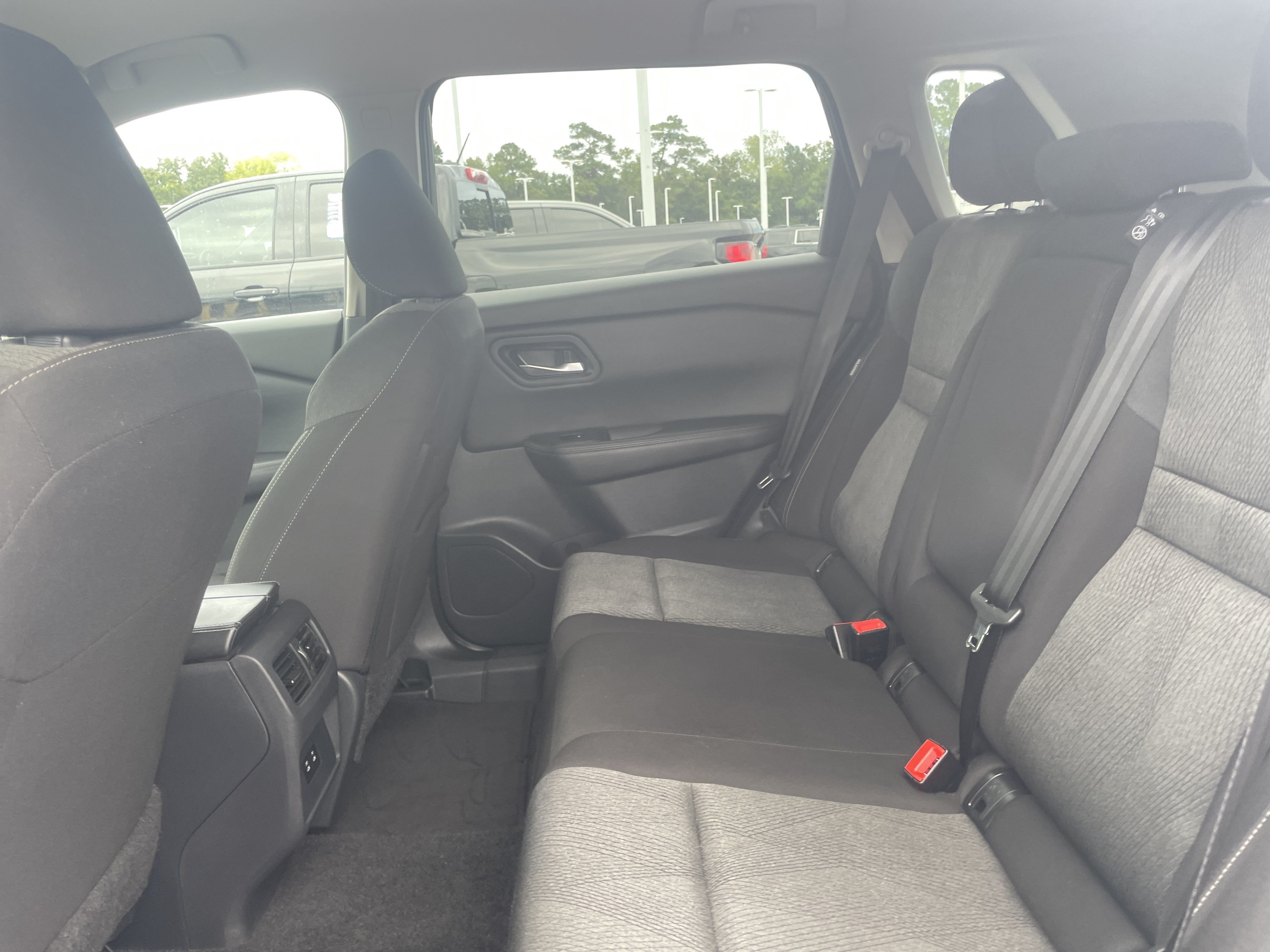 Used 2025 Nissan Rogue SV AWD/4WD image 28