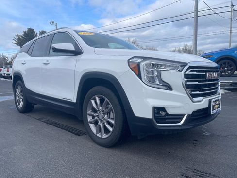 Used 2024 GMC Terrain SLT image 1