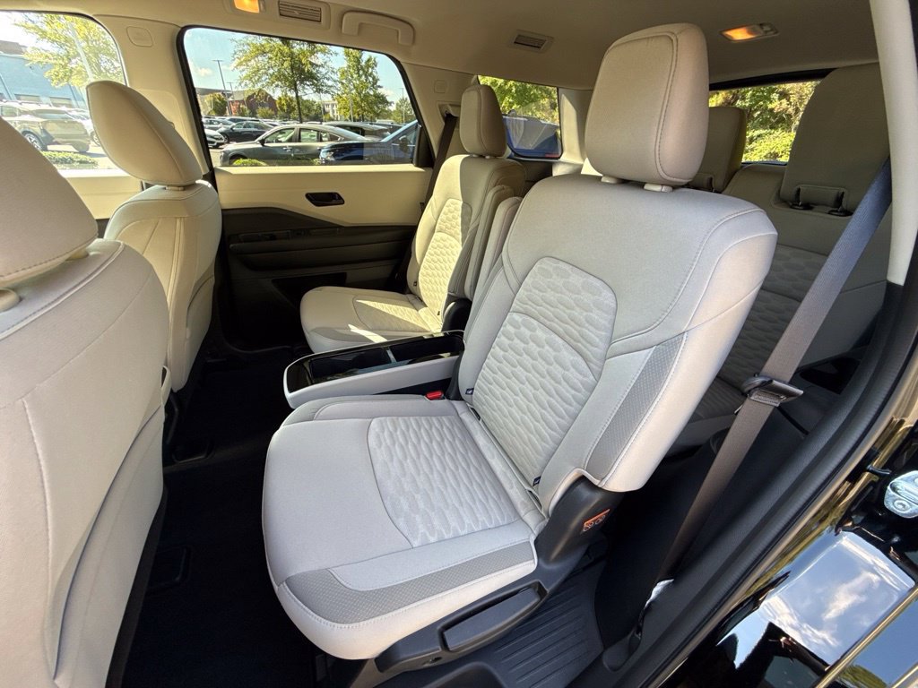 Certified 2024 Nissan Pathfinder SV w/ SV Premium Package FWD image 26