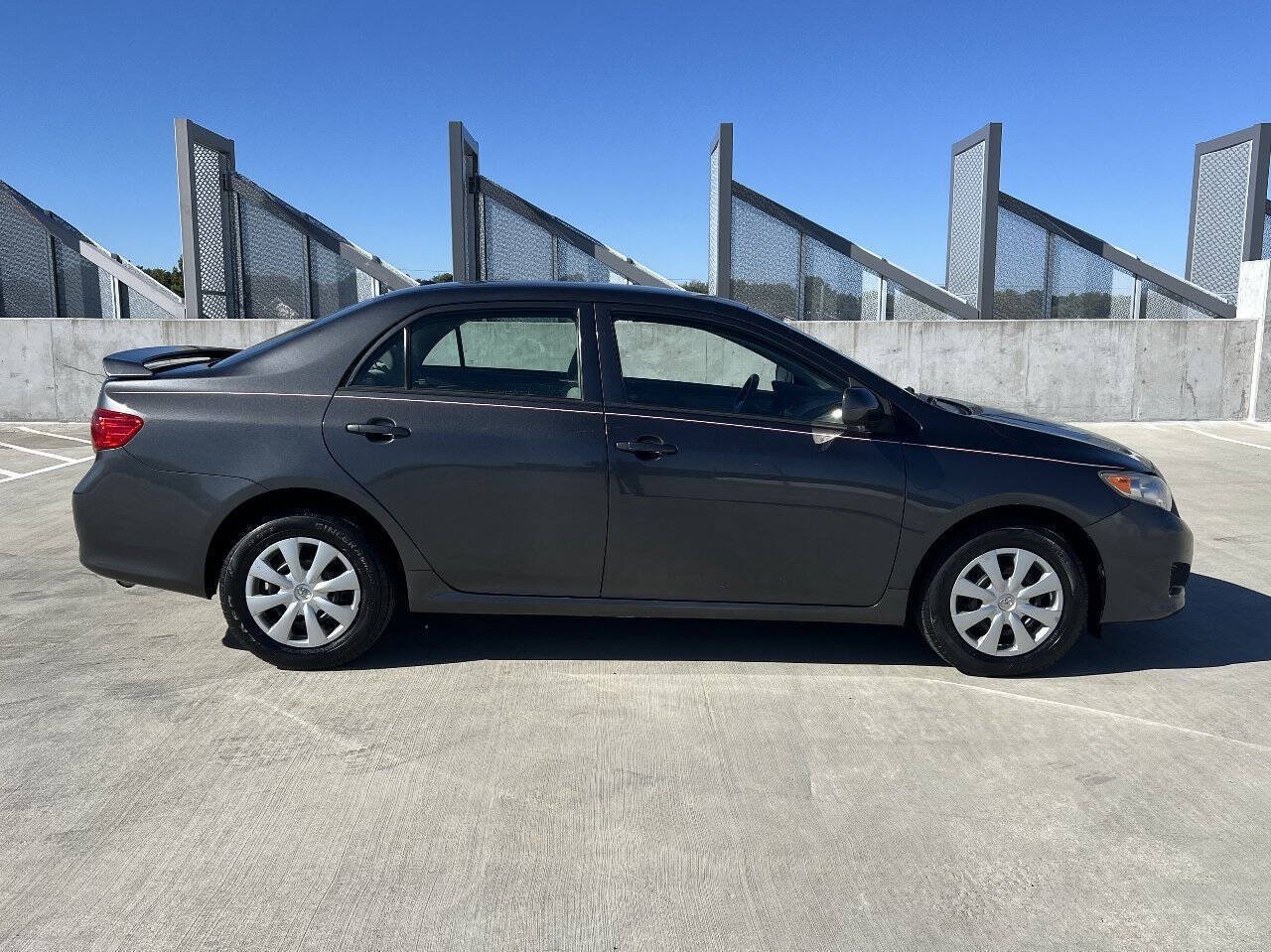 Used 2010 Toyota Corolla LE w/ All Weather Guard Pkg FWD image 4
