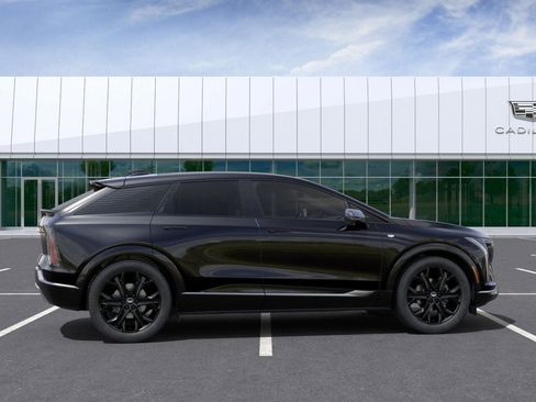 New 2025 Cadillac Optiq Sport 2 w/ LPO, ONYX Package image 29