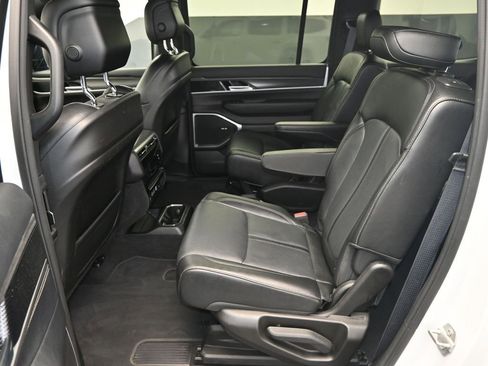 Used 2024 Jeep Wagoneer Series II image 12