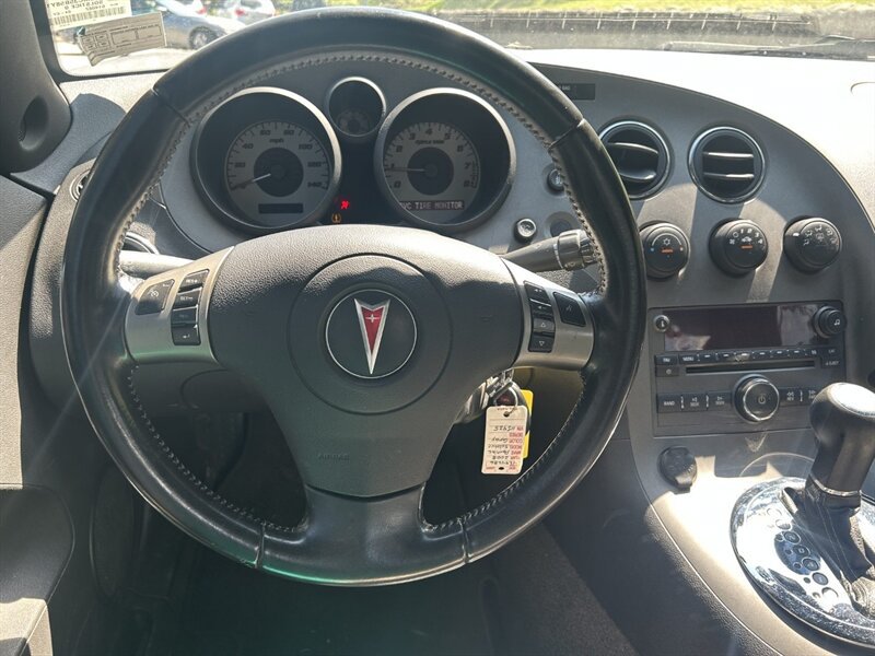Used 2008 Pontiac Solstice Convertible w/ Premium Package RWD image 6