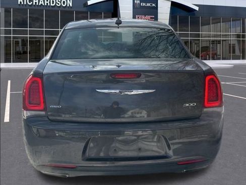 Used 2018 Chrysler 300 S image 5