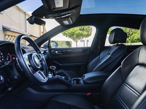 Used 2022 Porsche Cayenne Coupe image 14